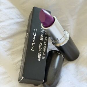 MAC cosmetics “Heroine” lipstick